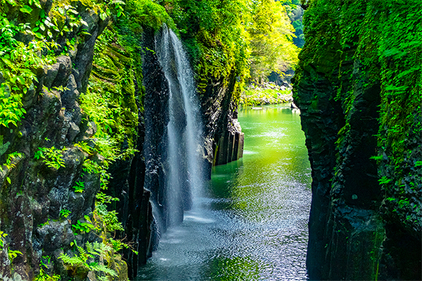 国の名勝・天然記念物、高千穂峡へも