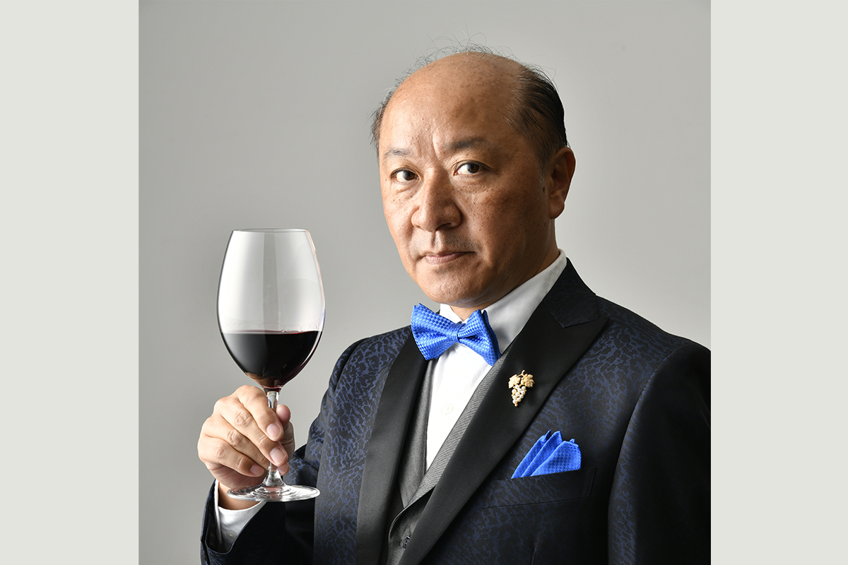 2002年度全日本最優秀ソムリエによる、船上ワインセミナー<br>日本ソムリエ協会副会長、2002年度全日本最優秀ソムリエ 阿部 誠