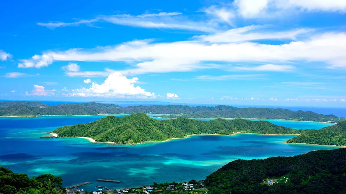 奄美大島の透き通った青い海